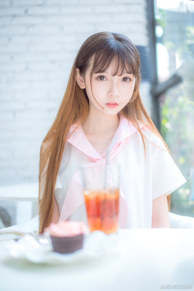 因为陌生，所以勇敢，因为距离，所以美丽。